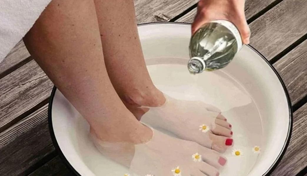 Ayaqlarınızı yuduğunuz suya SİRKƏ əlavə edin -