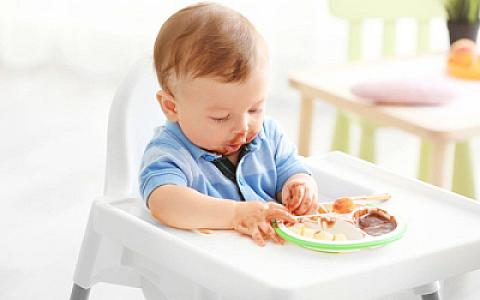 Uşağı müstəqil yeməyə necə öyrətməli?