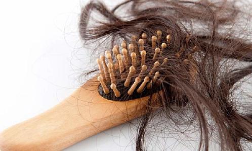 Qurddan qurtularkən saçından olmaq: