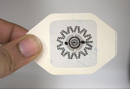 Alimlər elektrik sahəsi yaradaraq xroniki yaraları sağaldan bandaj hazırlayıblar