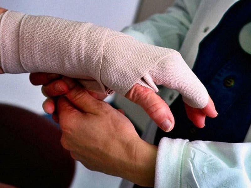 İnsanların sınıqçılara üz tutmasının səbəbi onların cahilliyindəndir -