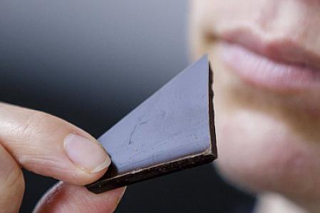 Tünd şokalad ürəyə necə təsir göstərir? -