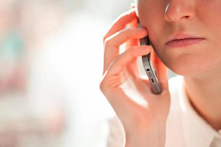 Telefonla əsla sağ qulaqda danışmayın -