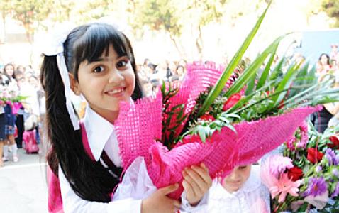 Müəllimlərin bayramında onlara nə hədiyyə etməli? -