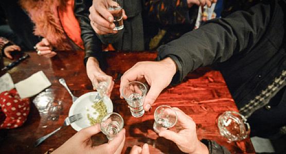 Kişilər ən azı həftədə 2 dəfə