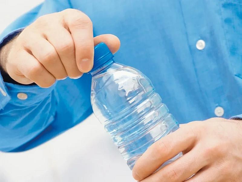 Plastik əşya panikası: Evdəki bütün qabları dəyişdirmək lazımdır? -