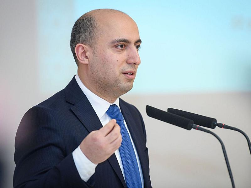 Təhsil naziri: "Elmi dərəcəsi olanların hamısı