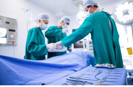 Bir gündə 6 plastik əməliyyat etdirən