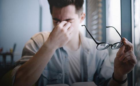 İşdə göz yorğunluğunu necə aradan qaldırmaq olar? -