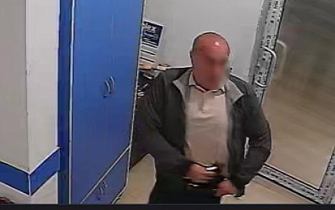 Stomatoloji klinikada həkimin pul kisəsini belə oğurladı -