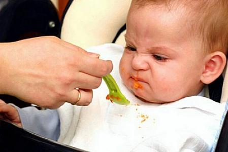 Uşaq xəstələnəndə onu zorla yedirtmək lazımdırmı? -