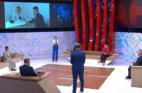 Həkimlərlə loğmanların müzakirəsi: