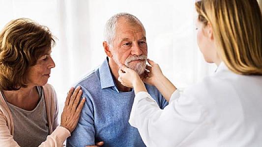 Qırtlaq xərçənginin ilk əlamətləri