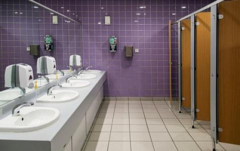 Aeroportun tualetində doğdu, körpəni unitaza atıb qaçdı -