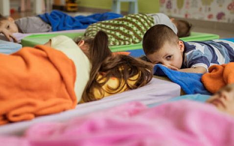 Bakıda bağçada uşaqlar