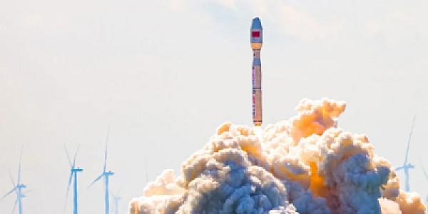 Çin rekorda doğru: Yerin süni peykini hazırlayıb