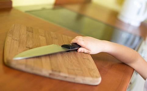 Şabranda bıçaqla oynayan azyaşlı