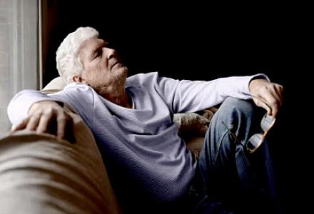 Həddindən artıq yuxulama Altsheymer xəstəliyinin əlamətidirmi? -