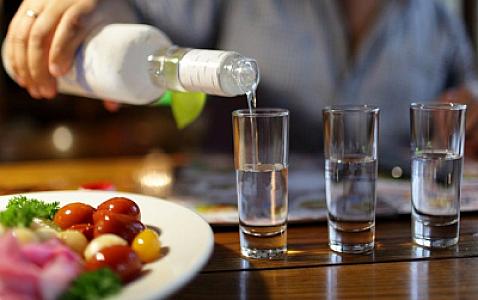 Binəqədidə araqdan zəhərlənən kişi ölüb