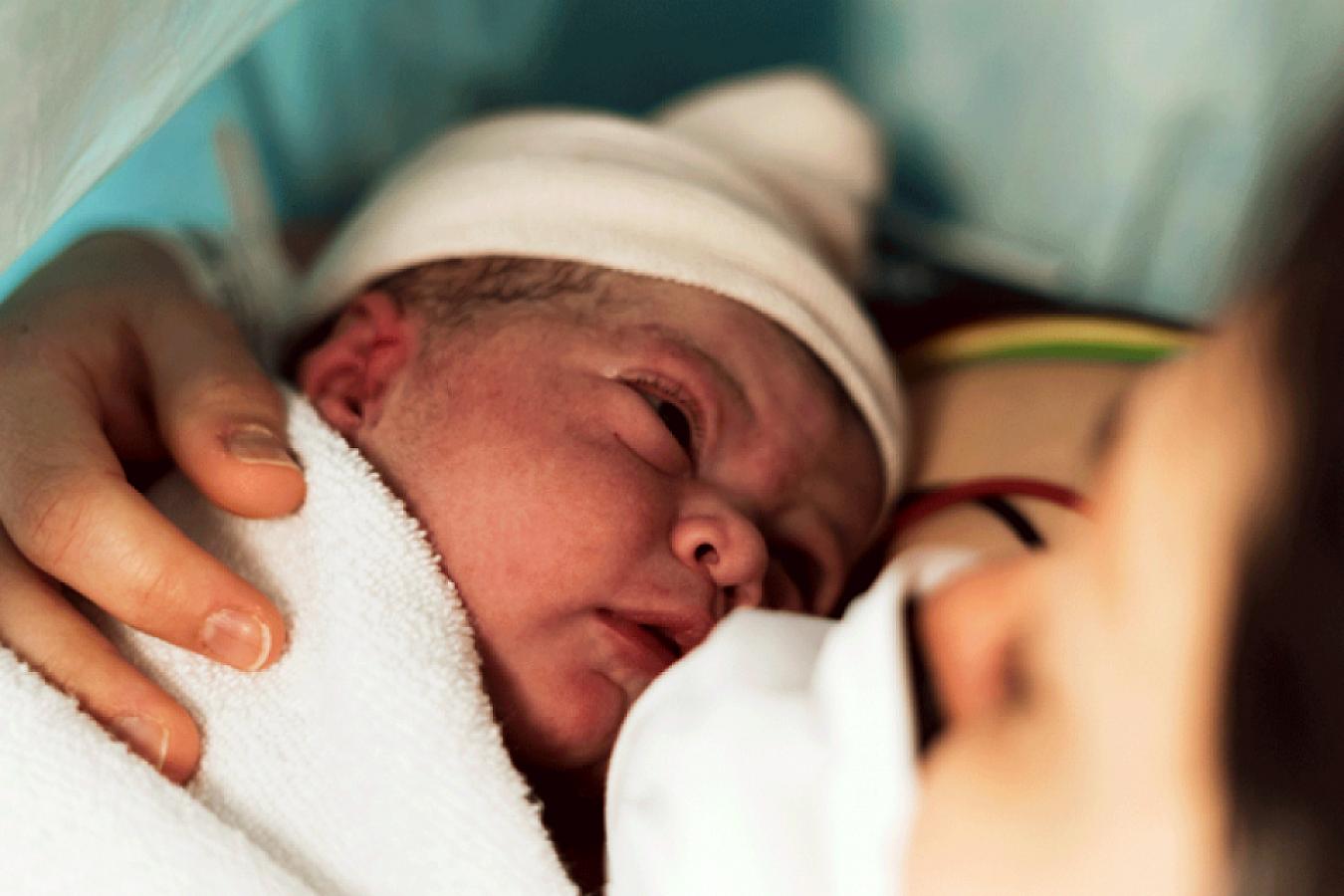 Qadınlar təbii doğuşdan qaçır, qeysəriyyə əməliyyatı tələb edirlər -