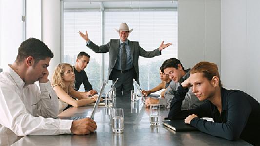 Həkim böyüklərin uşaq zarafatları etməsini