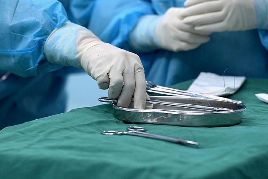 Həkimlər qadının uşaqlığından 7 kiloqramlıq mioma şişi çıxardılar -