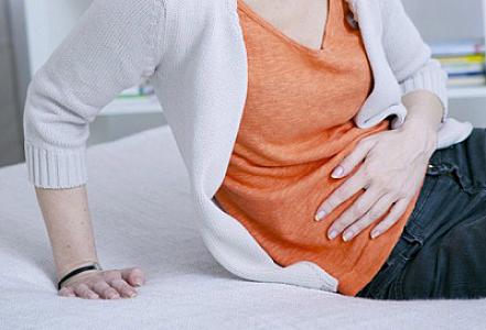 Qarın ağrısı ilə xəstəxanaya gedən qadının