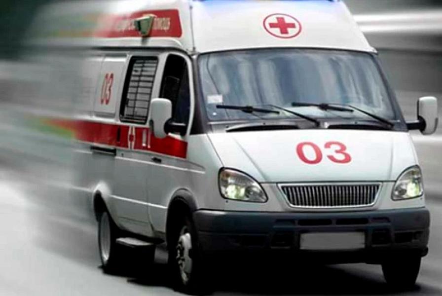 Qulağı irinləyən qadın son anda ölümdən xilas edildi -