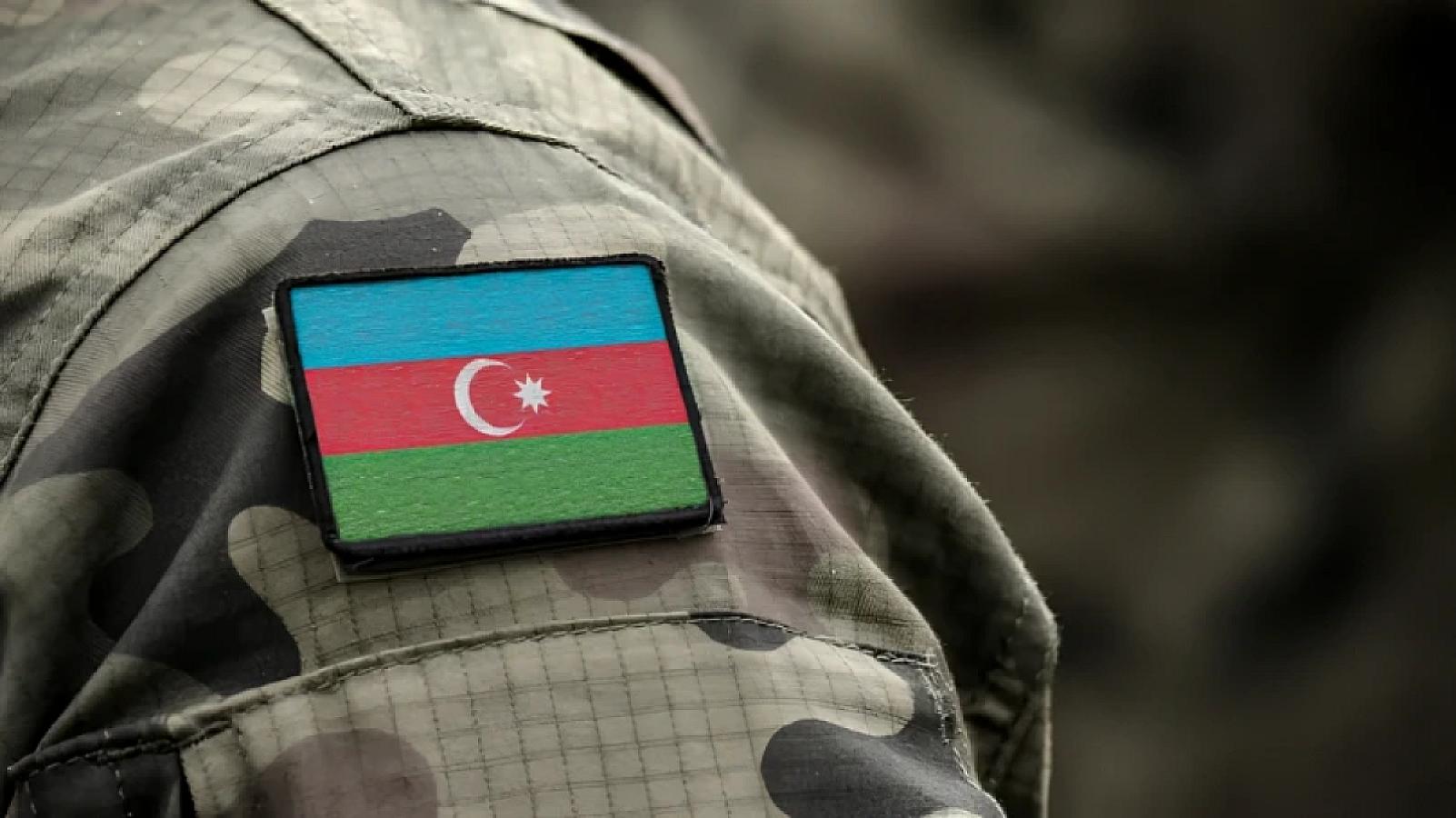 Hərbi hissələrdə gənc əsgərlərlə görüşə
