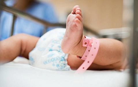 Azərbaycanda 1 yaşlı uşaq