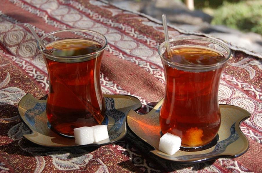 Bu dəfə həkim çayın faydalı xüsusiyyətlərindən