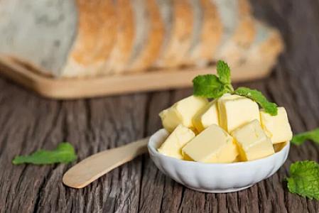 Bu firmanın kərə yağları rəflərdən yığışdırılır -