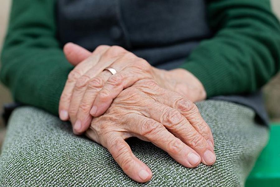 Başlanğıc Alzheimer xəstəliyinin dörd incə əlaməti