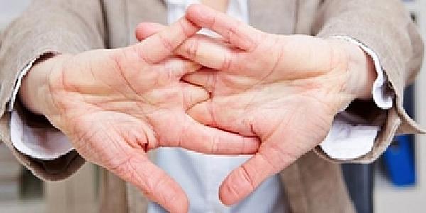 Barmaq şıqqıldatmaq zərərlidirmi? -