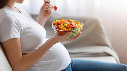 Yediyimiz qidalar körpənin cinsinə təsir edirmiş -