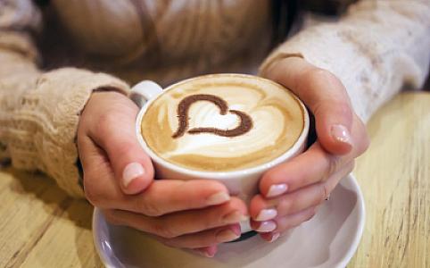 Qəhvəyə şəkər əlavə edilməsi onun təsirini artırır? -