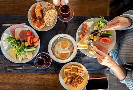 Mütəxəssislər “səhər yeməyini bu vaxtda yeyin” deyir: