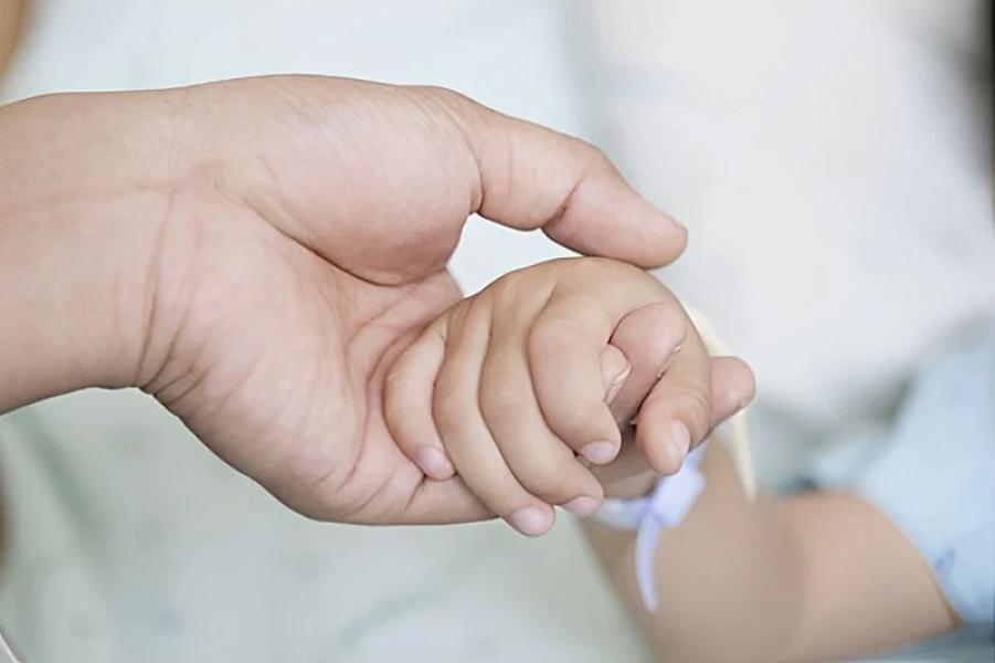 3 yaşlı uşaq nəzarətsiz qalaraq nənəsinə məxsus