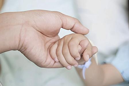 3 yaşlı uşaq nəzarətsiz qalaraq nənəsinə məxsus