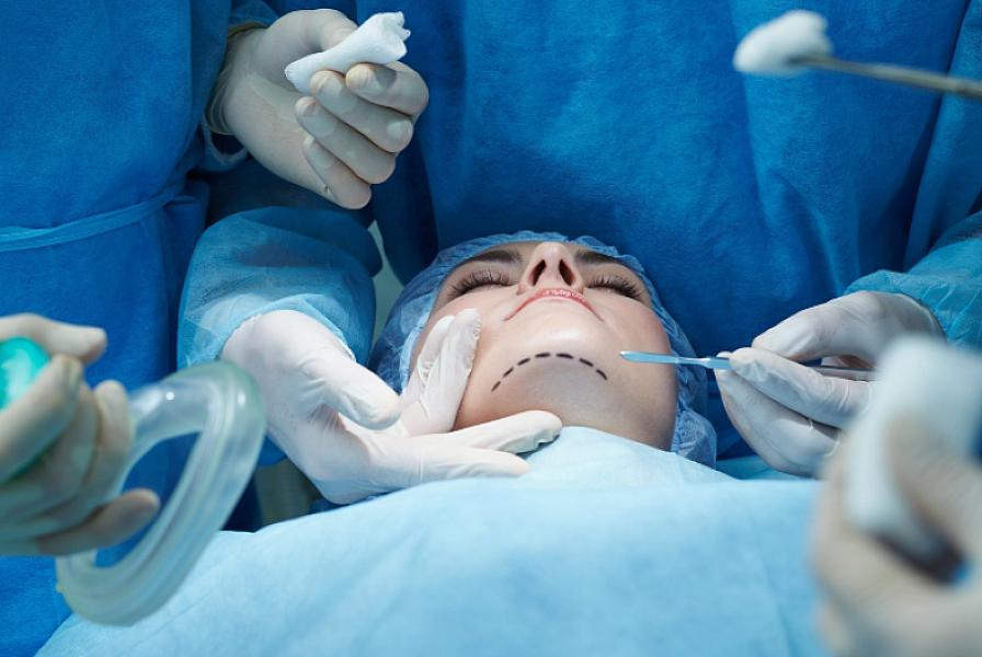 Son illərdə plastik cərrahiyyə üzrə ATU-dan məzun olanların