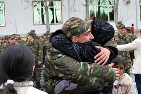 Hərbi hissələrdə əsgərlərlə görüşə müvəqqəti