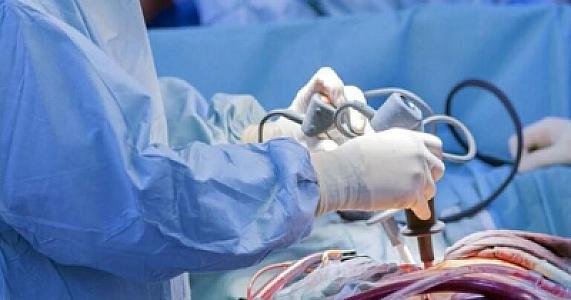 Daha bir plastik cərrah ilə bağlı