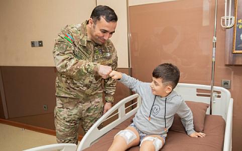 “YAŞAT” Fondu şəhidin serebral iflic xəstəsi olan övladının əməliyyat xərclərini qarşılayıb