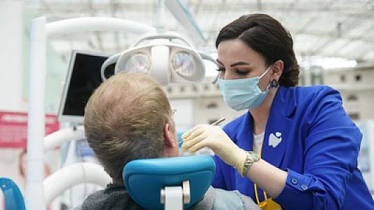 Ağıl dişləri: Çıxarmaq, yoxsa müalicə etmək? -