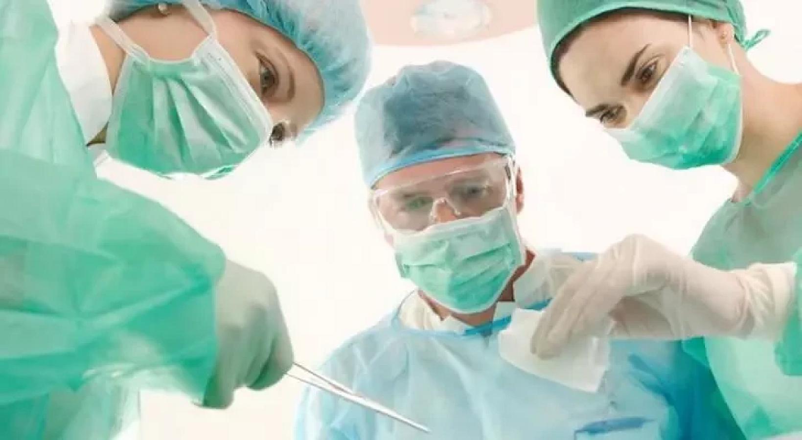 Bu plastik cərrahların şəhadətnamələri