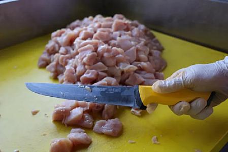 Toyuq əti doğranan bıçaqla digər ətləri doğramaq olmaz -