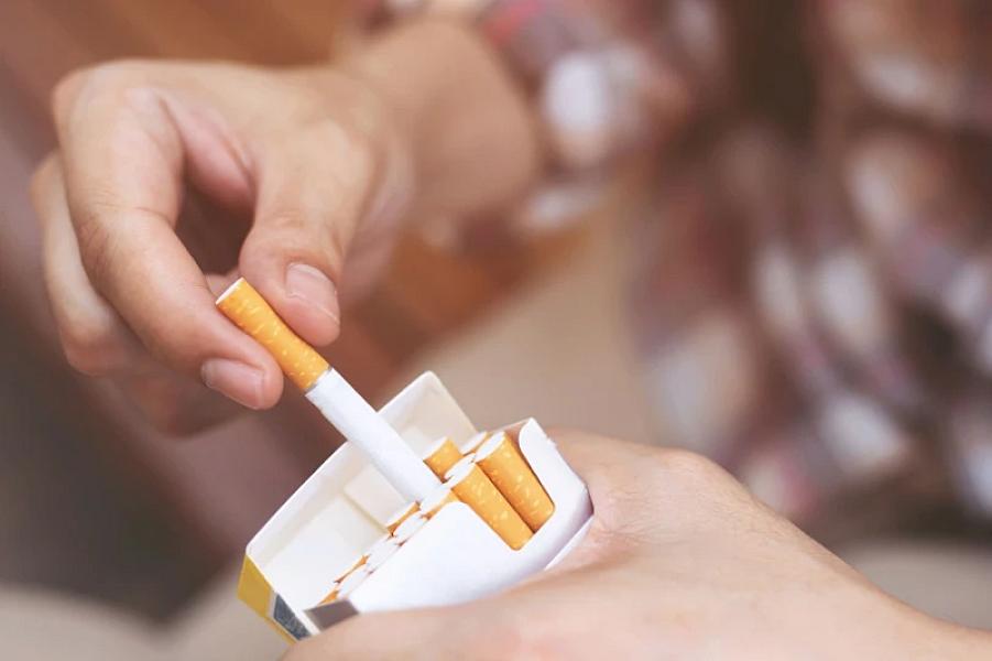Alimlər siqaret asılılığının kimlərdə daha tez yarandığını
