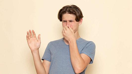 Həkim: "Burundakı qəribə qoxuya beyin şişi