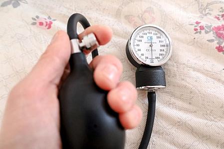 Kardioloq təzyiq ilə bağlı təhlükəli