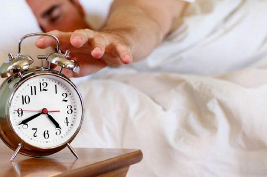 Yuxudan oyatdığına görə otaq yoldaşını bıçaqladı - QƏRAR